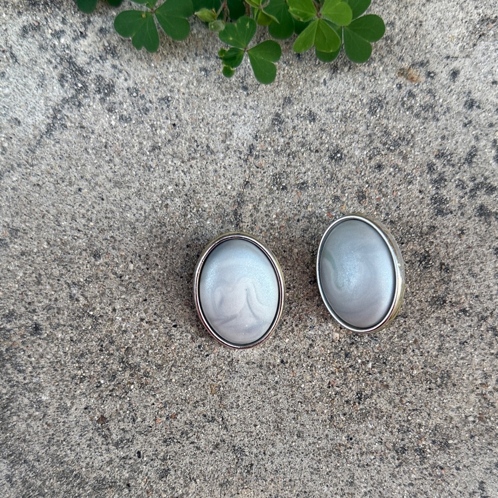 Silver Hardware, Stone Oval Clip On